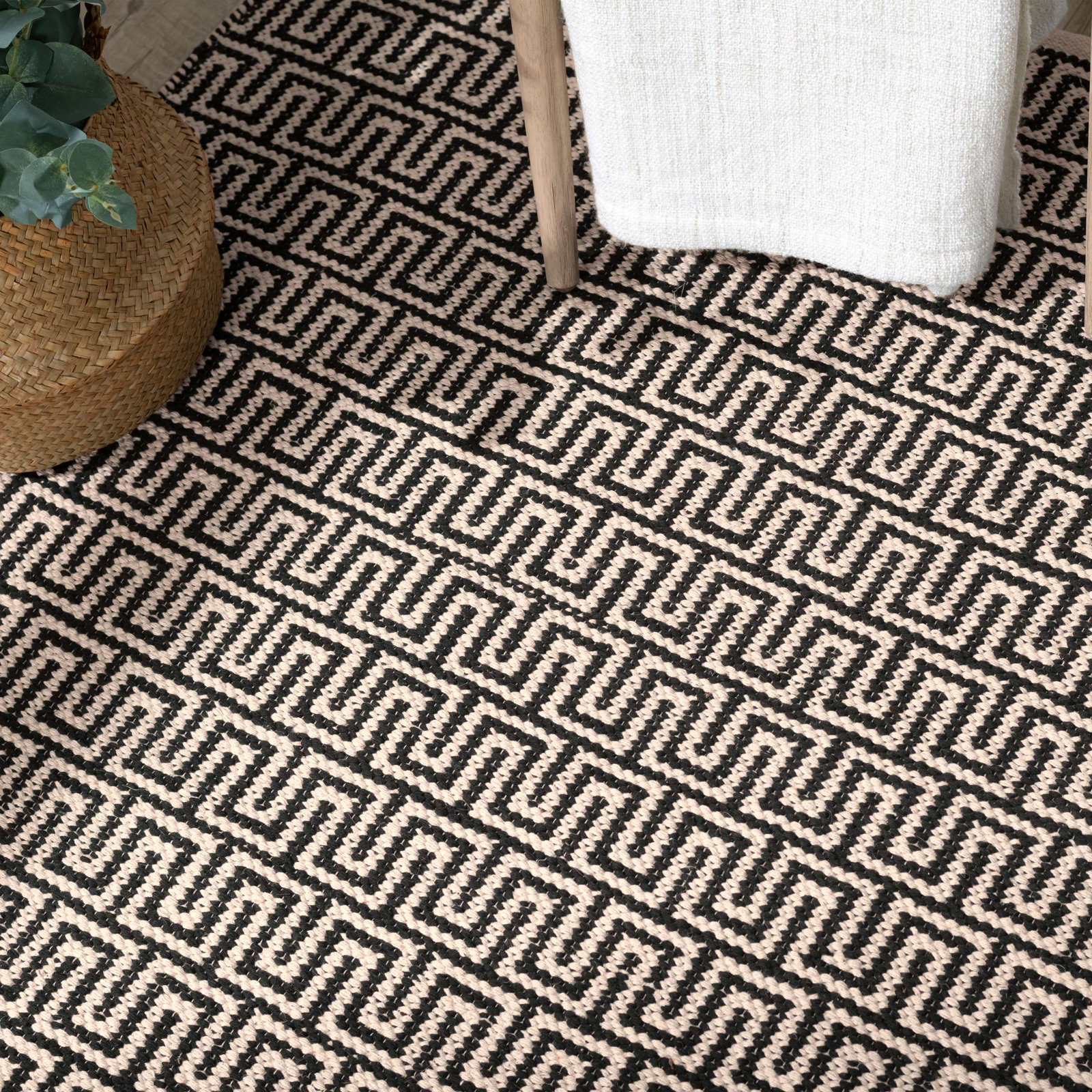 Bradshaw Zipper Black/Ivory Handwoven Cotton Rug, Rectangle 4' x 6'