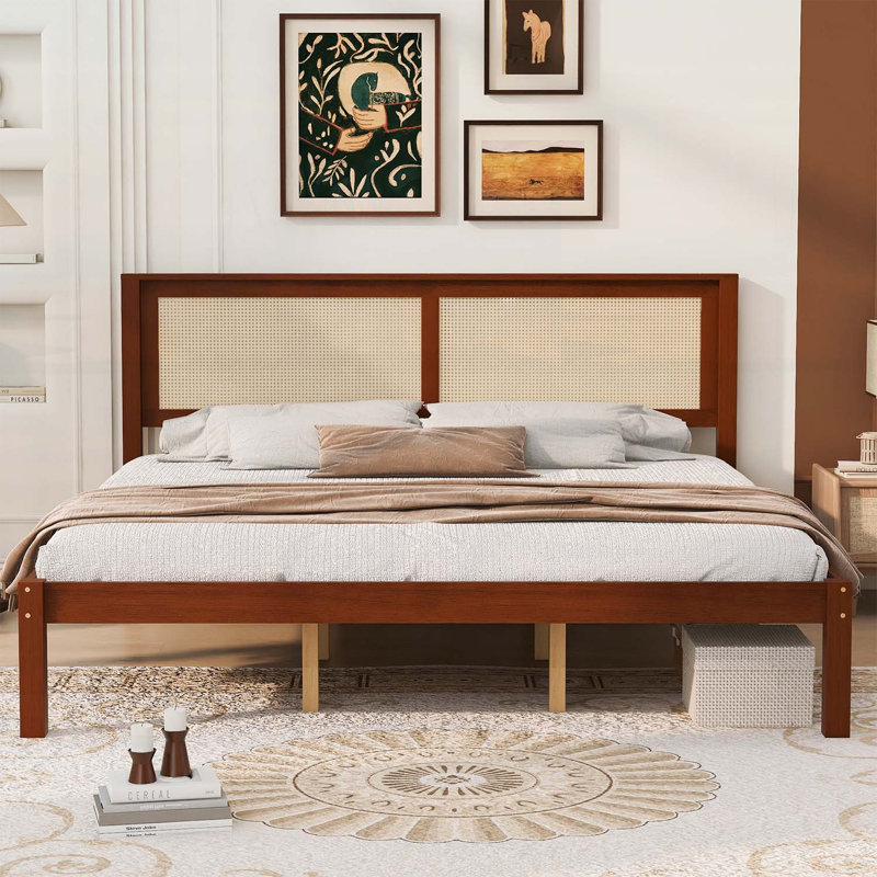 Structure de lit plateforme très grand en bois avec tête de lit en rotin, panneau de canne de style campagnard, rangement sous le lit, aucun sommier requis, pieds de support robustes, finition noyer