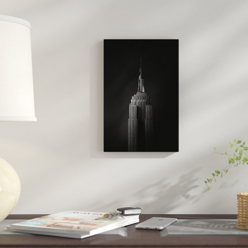 « the empire state building », reproduction de photo sur toile tendue, H 26 po x l 18 po x P 1,5 po, Pas de tapis