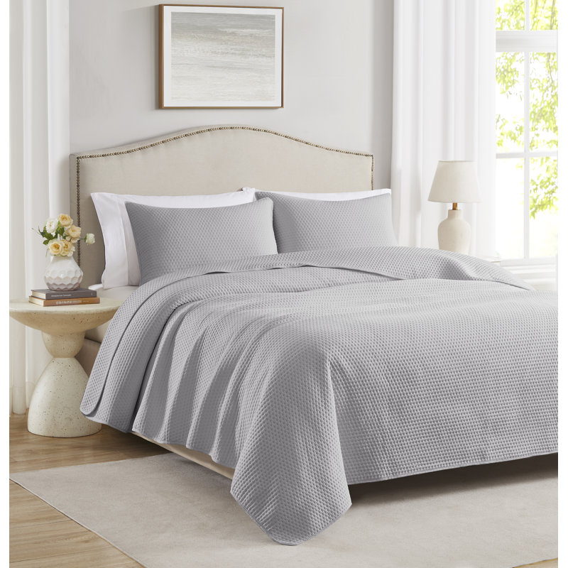 Ensemble de courtepointe en microfibre Caitlyn, Courtepointe grand + 2 couvre-oreillers standard, Argenté