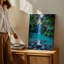 Reproduction d'art sur toile, "Une scène sereine dans une forêt avec une cascade majestueuse en cascade vers le bas"-2033464274