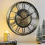 CLXEAST Grande horloge murale à engrenages mobiles pour décor de salon de campagne moderne, horloge murale à chiffres romains en laiton doré à piles, reloj de Pared Para Sala (21 po)