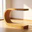 Console en chêne naturel 48 po avec base sculpturale courbée Arcus