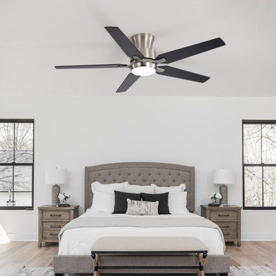 Ventilateurs de plafond de 52 pouces avec lumières, ventilateur de plafond intérieur à profil bas avec 3cct, ventilateur de plafond encastré réversible à moteurs à courant continu, ventilateur de plafond moderne réversible à DEL pour chambre à c