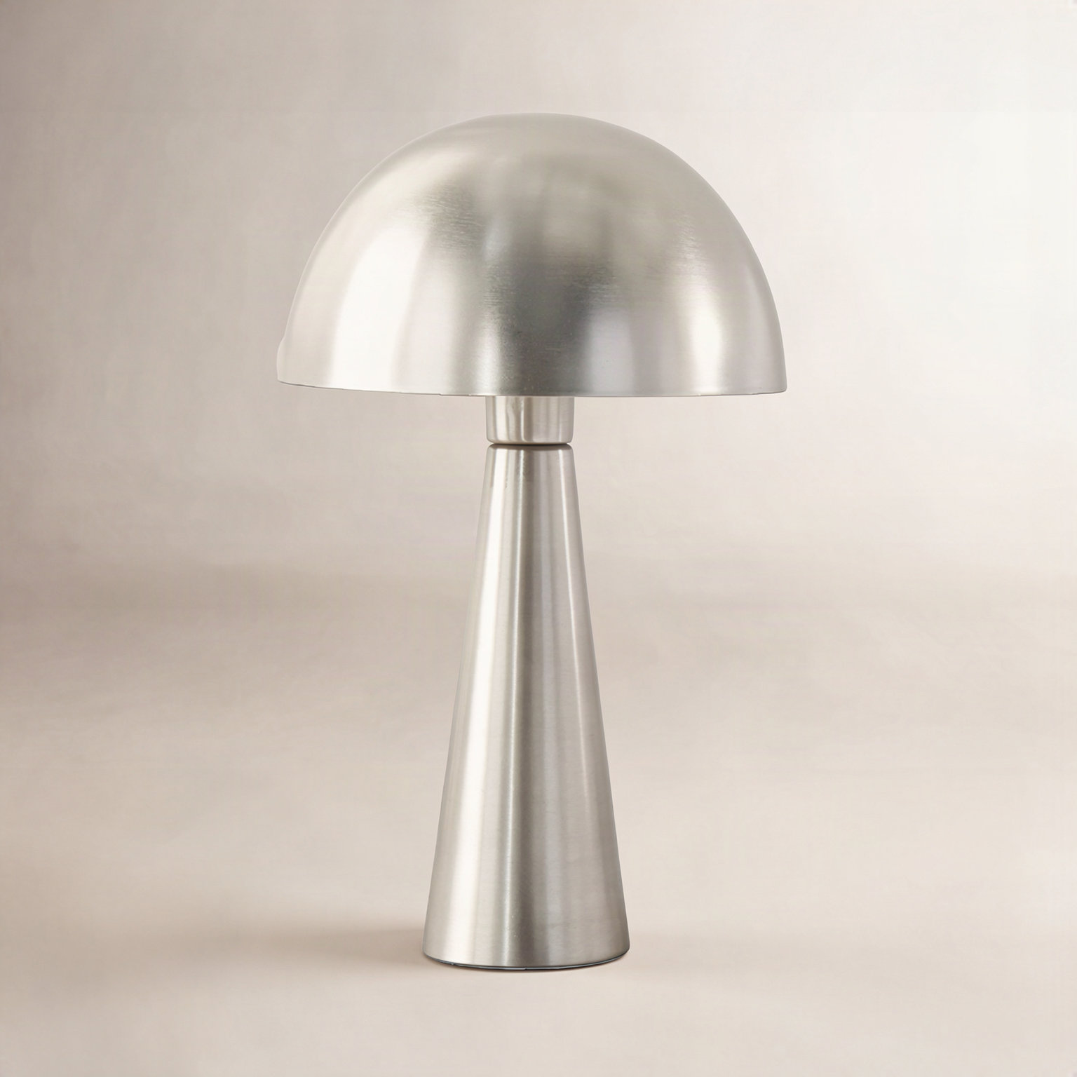 Bego Metal Table Lamp, Silver