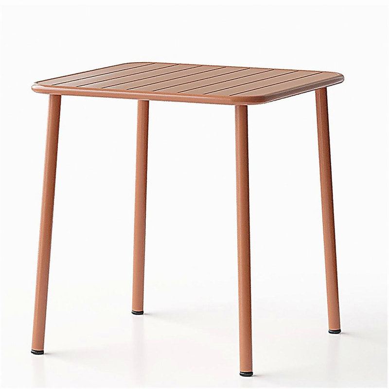 Table de cour Sera, H 29,5 po x l 27,5 po x P 27,5 po, Rouge