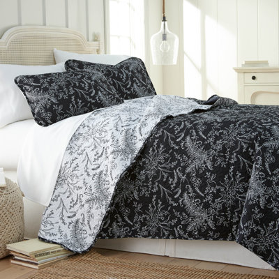 Winter Brush Microfiber Reversible Traditional Quilt Set
