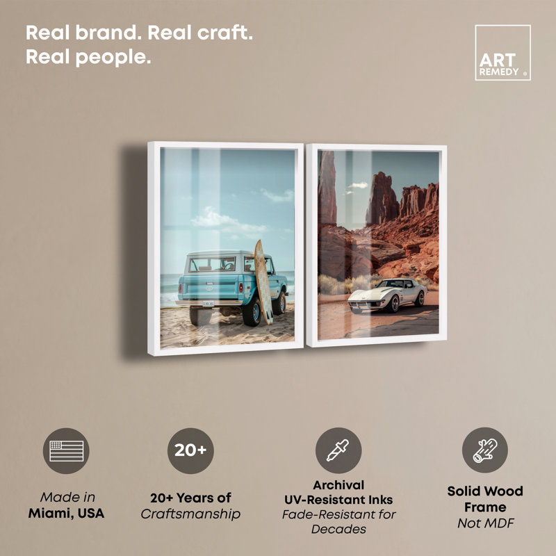 «Classic Cars Travel Set» par Art Remedy, H 32 po x l 44 po, Blanc