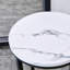 Table d'appoint ronde noire en faux marbre, stable avec base en forme de X, espace pour tout espace, salon et chambre à coucher, plateau de table moderne facile à nettoyer et à assembler - noir, rond, de construction