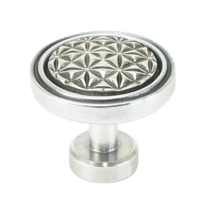 Spectra Origami knob in chrome finish