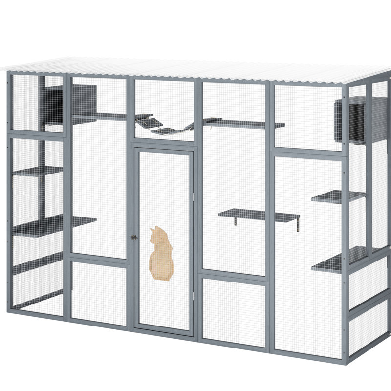 Enclos pour chat gris en bois avec 6 plateformes de saut, 2 condos, un pont et un carreau de saut