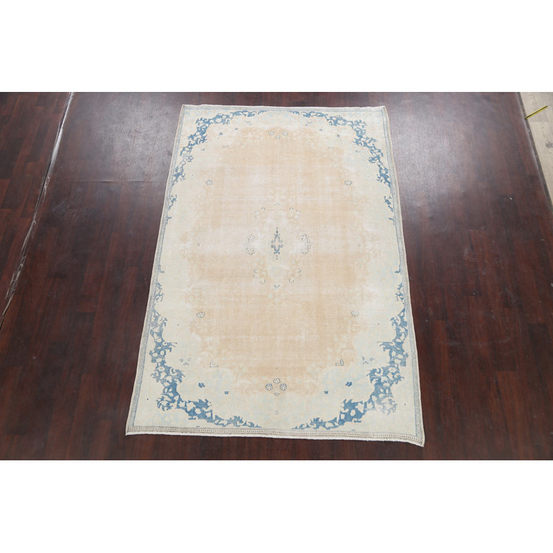 Tapis traditionnel discret 6x8