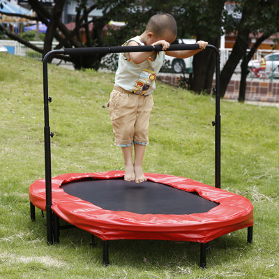 Trampoline ovale pliable de 4,7 pi avec guidon
