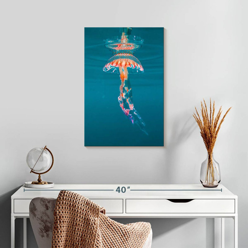 Brampt Jellyfish Under The Surface, H 24 po x l 16 po