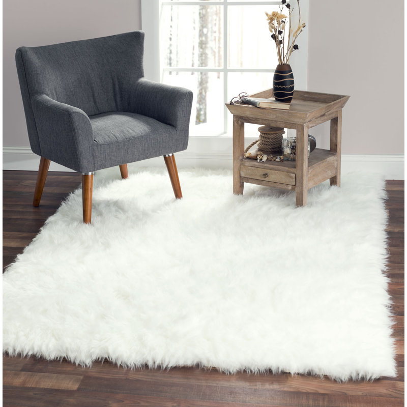 Tapis blanc en fausse fourrure à poil long lavable ours polaire, Rectangle 4 pi 7 po x 6 pi 7 po