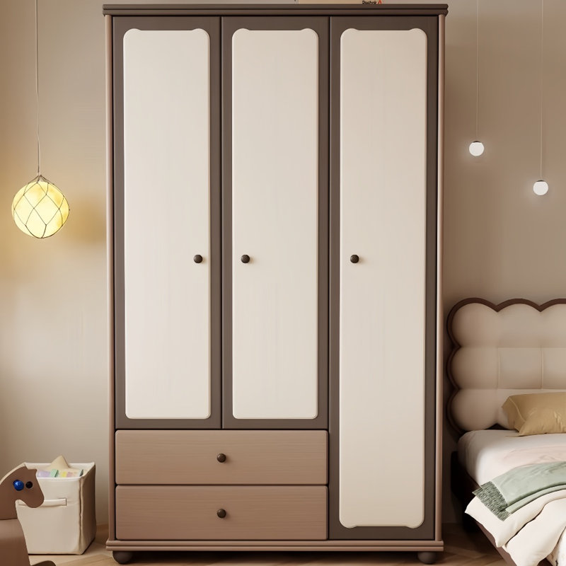 Petite garde-robe simple et moderne