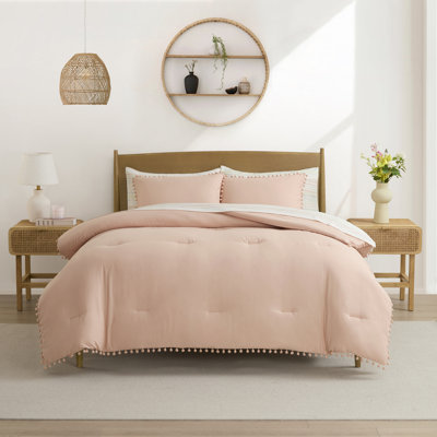 L'ensemble de literie pour enfants Pom-Pom Solid comprend un ensemble de draps imprimés par Sweet Home Collection®