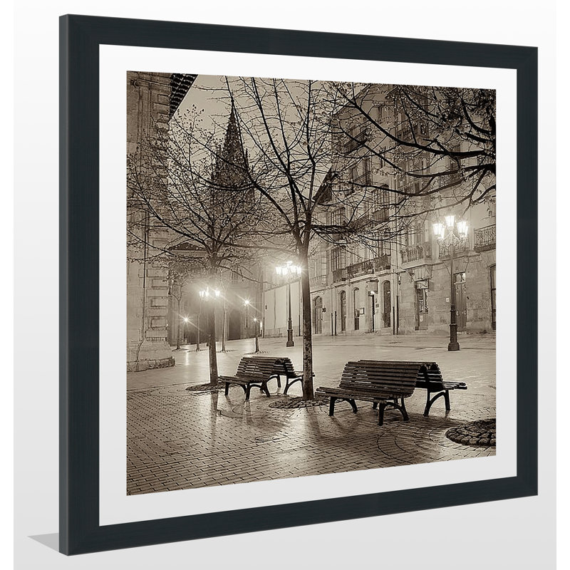 « oviedo cathedral y bancs ii » par alan blaustein,, reproduction de photo encadrée, H 33,5 po x l 33,5 po x P 0,75 po