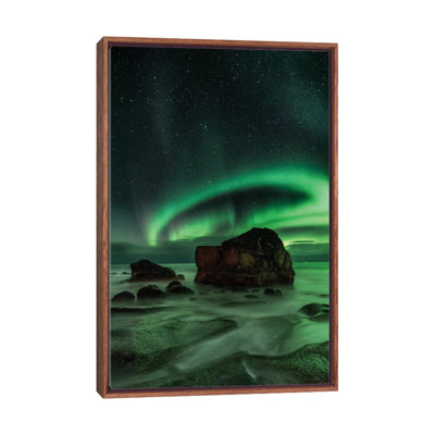 «Aurora Borealis vue de la plage Utakleiv, Nordland, Norvège» - reproduction