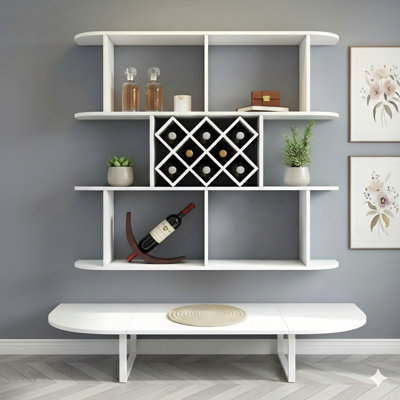 Étagère murale à trois niveaux de taille généreuse dans un style rustique, fabriquée en bois. Ce support multifonctionnel offre du rangement pour les bouteilles de vin et comprend des supports intégrés pour les verres à vin. Conçu pour être fixé au mur, il sert de décoration
