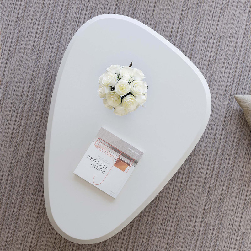 Table basse Cloud avec 3 pieds sphériques
