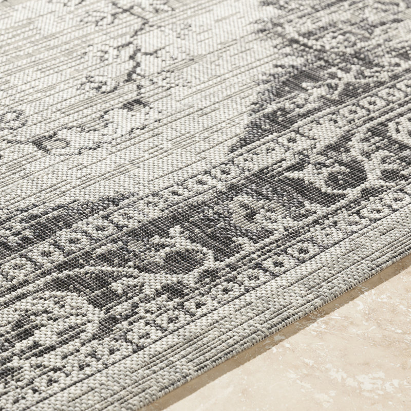 Summey Floral Indoor / Outdoor Rug, Rectangle 2' x 3'