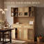 Spacieux garde-manger avec station de charge - grand rangement pour huche de cuisine, tiroirs, prise de courant, comptoir - grand design pour la cuisine - couleur bois naturel