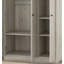 Armoire à persiennes grise à trois portes avec conception à tablettes qui améliore la flexibilité du rangement et rend le rangement plus efficace