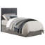 Tête de lit simple en gris, tissu rembourré avec décoration à rainures verticales et tissu gris en bois d'ingénierie pour chambre à coucher, ornementé