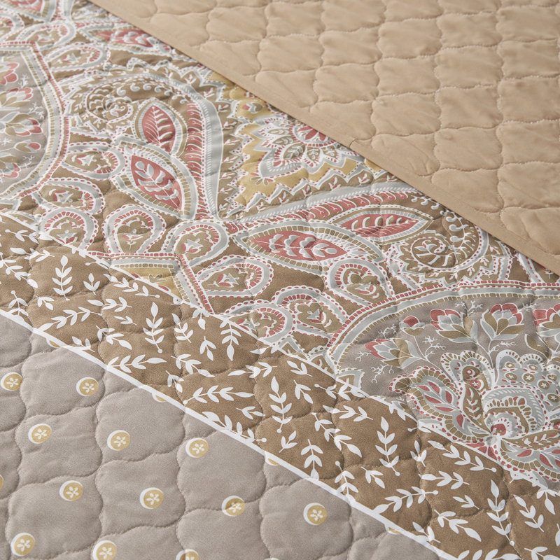 Portico 3 Piece Quilt Set, Queen Quilt + 2 Standard Shams
