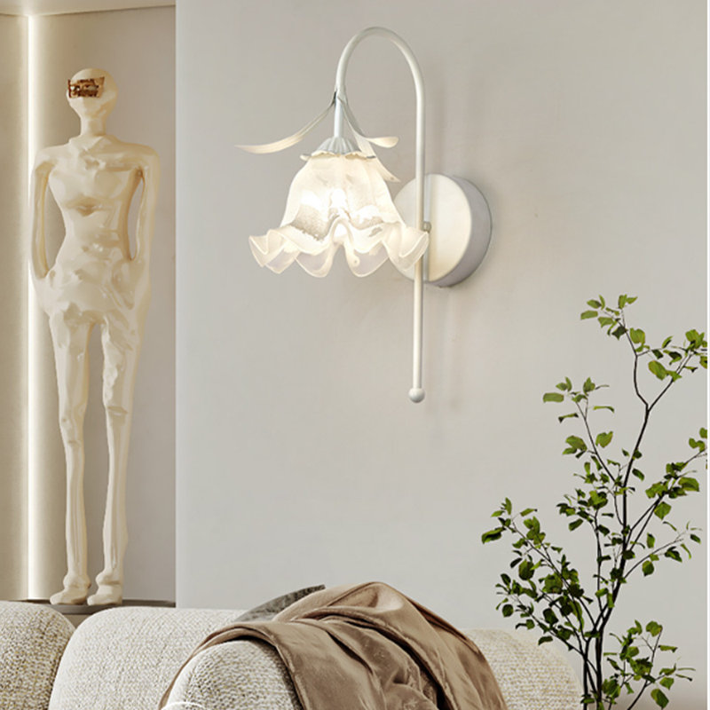 Kaseem Wallchiere, White