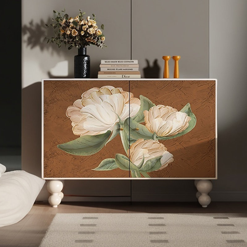 Armoire en bois décorée dans un style français, Blanc