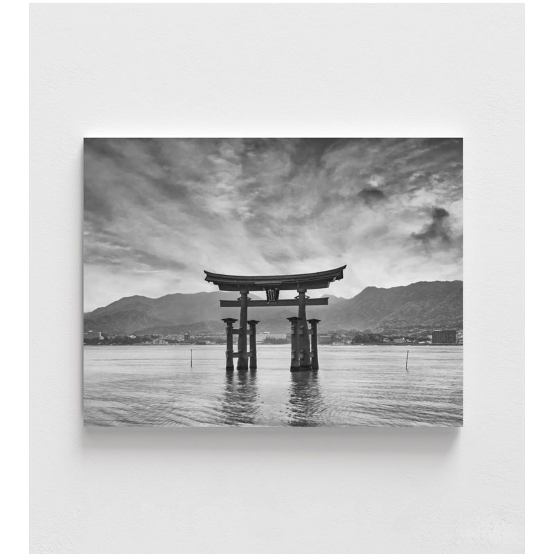 Torii Reflections - Photographie noir et blanc du Japon, H 5 po x l 7 po, Impression encadrée sans passe-partout