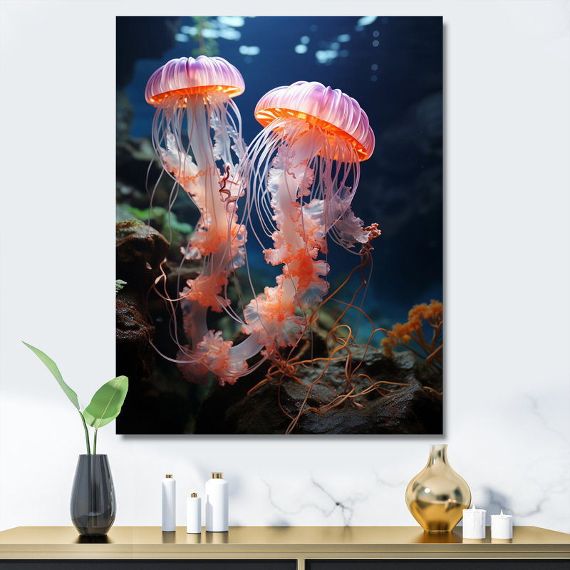 MacDowell Animal Jellyfish Portrait II - reproduction, H 44 po x l 34 po x P 1,5 po, Toile tendue