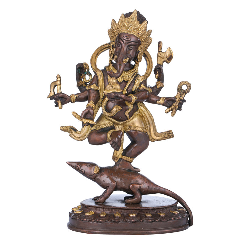 Six Ganesha armés dansant sur son véhicule