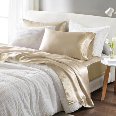 Ensemble de draps en satin simple - froissé -, peut accueillir un matelas jusqu'à 16 po, 1 drap plat, 4 taies d'oreiller ajustées, draps de luxe soyeux et légers, ajustement doux