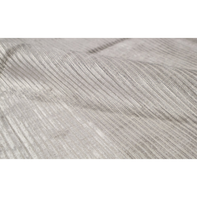 Tapis gris foncé noué à la main de haute qualité