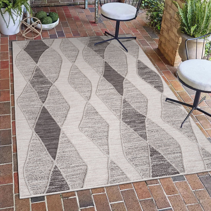Christhoper Geometric High-Low Indoor/Outdoor Area Rug, Rectangle 5' x 7'