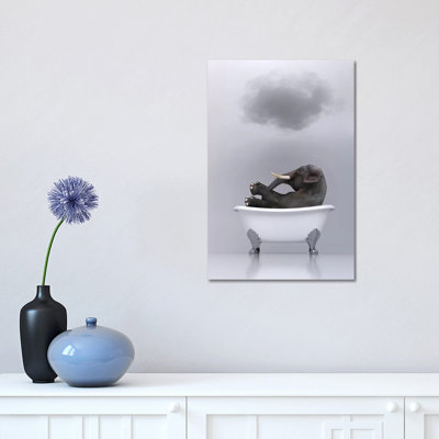 «Elephant Relaxing in the Bath» par Mike Kyiv - reproduction d'art