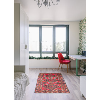 Tapis rouge Teimani 3 pi 7 po x 6 pi 11 po