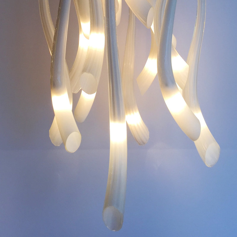 Luminaire suspendu à 18 lumières Cornetto, H 96 po x l 24 po x P 24 po, Blanc de lait givré, Blanc