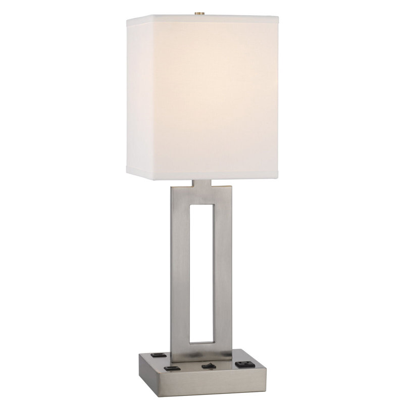 Lampe de bureau Sarnia en métal brossé, 61 cm de hauteur, avec abat-jour carré en tissu, 100 W, culot E26, 1 prise et 2 ports de chargement USB