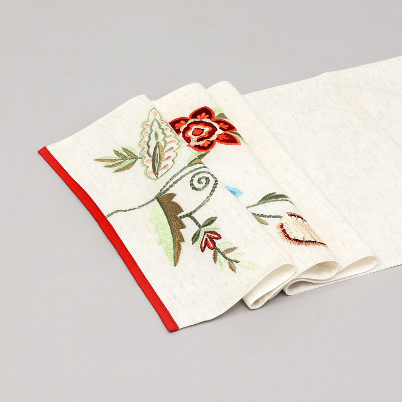 Chemin de table brodé Blue Flower