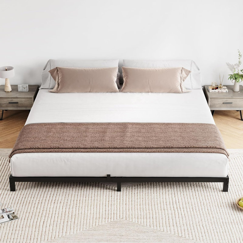 Base de lit plateforme en métal robuste - très grand lit californien, hauteur de 6 pouces, lattes en acier robuste, aucun sommier tapissier requis, silencieux, rangement sous le lit, assemblage facile - Taille: très grand lit californien 6 po