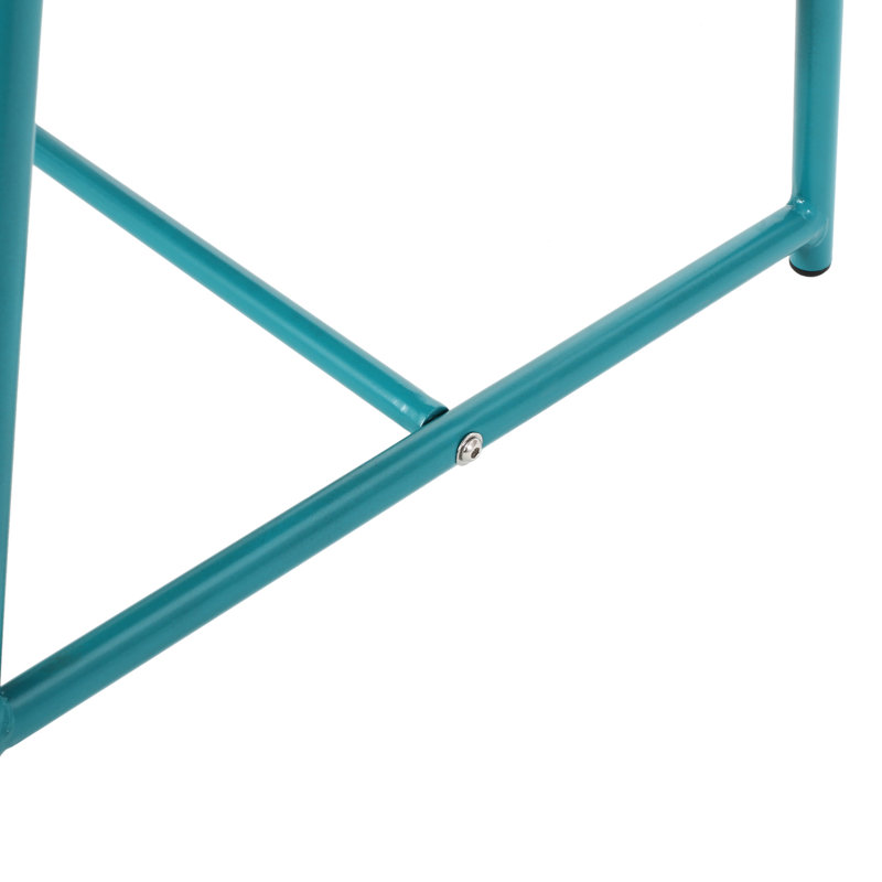 Table d'appoint mat sarcelle, rendant le fer à repasser plus attrayant pour un décor élégant