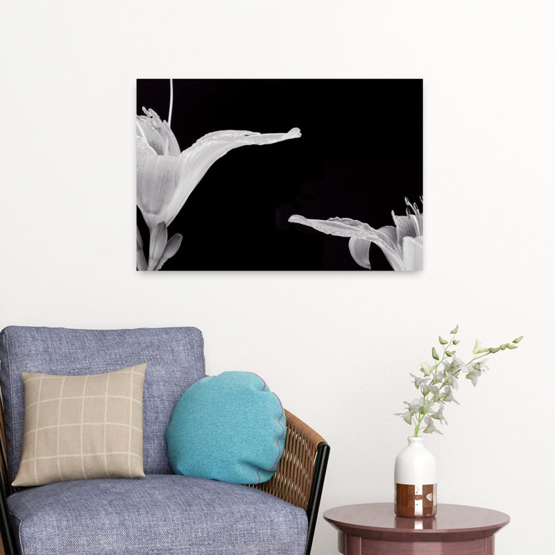 Lilies II, art floral contemporain, H 16 po x l 24 po