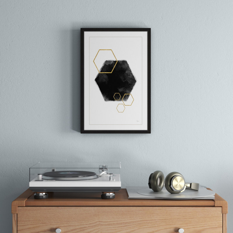 «Black Hole Hexagon» par Eyre Tarney, H 45 po x l 30 po x p 1,5 po