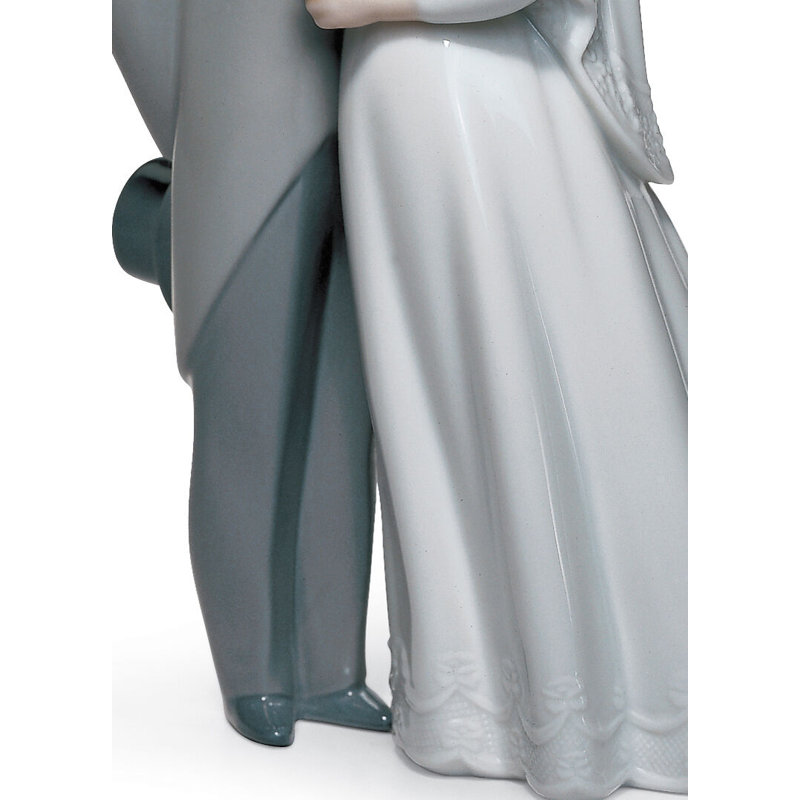 A Kiss to Remember Couple Figurine