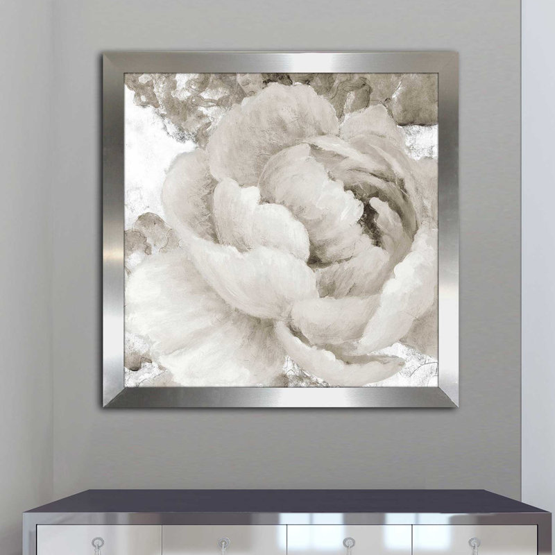 «Light Grey Flowers II» par Lanie Loreth - reproduction, H 25,5 po x l 25,5 po x P 1 po, Encadrement argenté