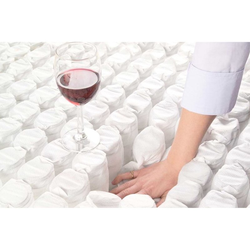 Matelas simple de 14,5 po doté de propriétés, de mousse dense et de ressorts à ressorts robustes.